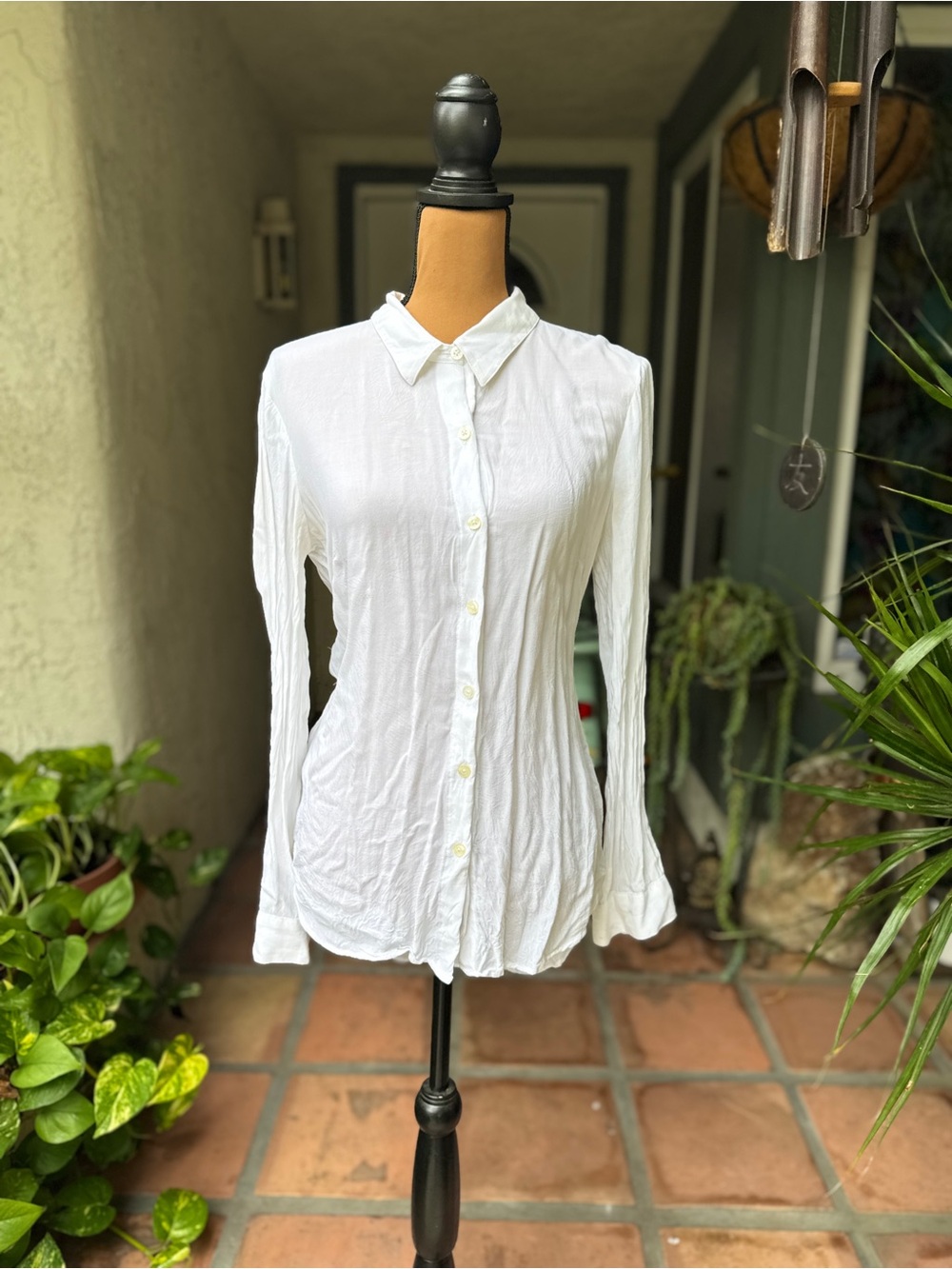 BCBGeneration White Long-Sleeve Button-Down Shirt